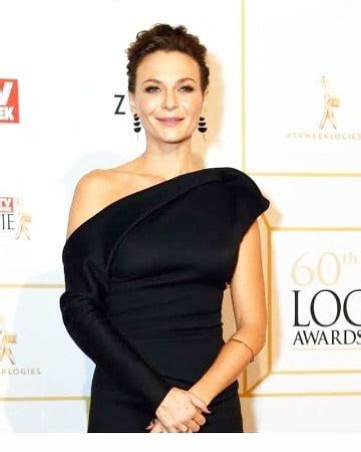 Absolutely Everything About Leeanna Walsman