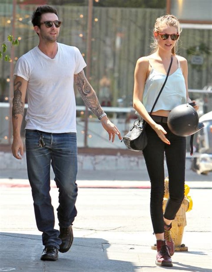 Adam Levine dumped Nina Agdal via text & then proposed to Behati Prinsloo