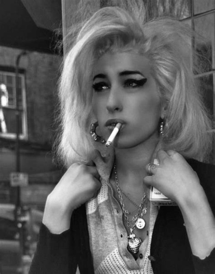 Amy Winehouse goes blond