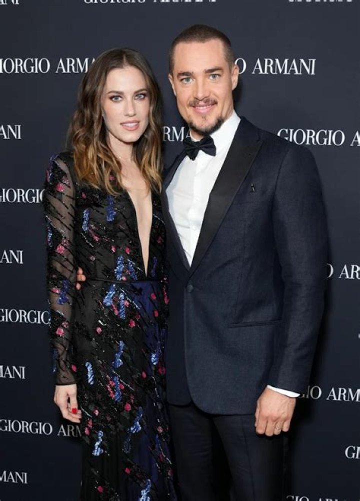 Are Alexander Dreymon and Allison Williams married?