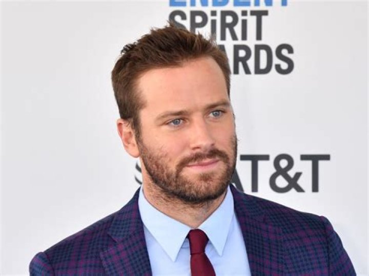 Armie Hammer is still in rehab, where he’s ‘thriving’ & he doesn’t want to leave