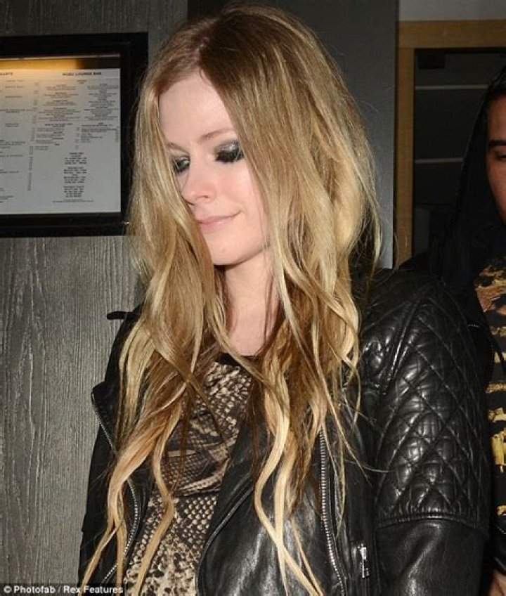 Avril Lavigne doesn’t look pregnant
