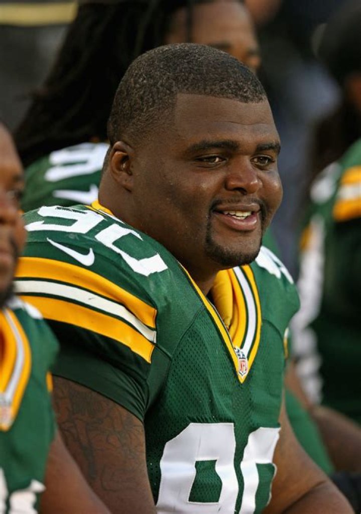 B.J. Raji Net Worth - Wiki, Age, Weight and Height, Relationships, Family, and More