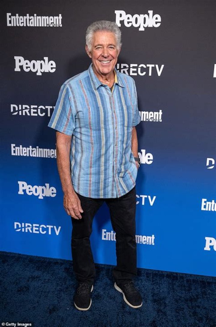 Barry Williams, Greg Brady, gets restraining order against crazy girlfriend