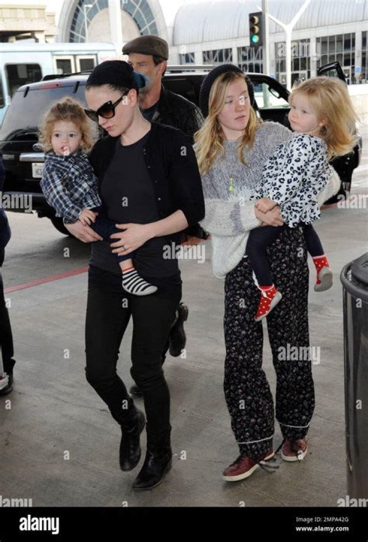 bitchy | Anna Paquin and Stephen Moyer walk down Abbot Kinney with their twins Charlie and Poppy and Moyer’s daughter Lilac