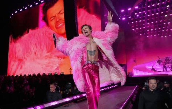 bitchy | Harry Styles performs at Radio 1 Big Weekend