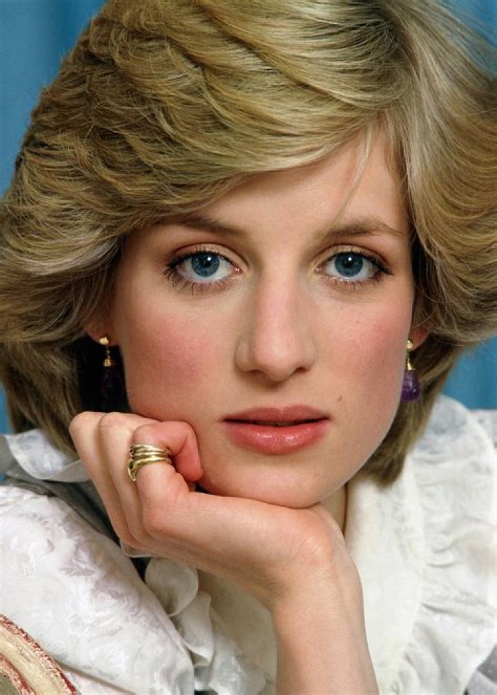 bitchy | PRINCESS DIANA OF WALES, LADY DI. 1996 WASHINGTON DC PHOTO WAS ON THE COVER OF US NEWS MAGAZINE AND WAS THE BEST SELLING ISSUE IN 70 YEARS. . LADY DI . PORTRAIT. RETRATO. HEADSHOT