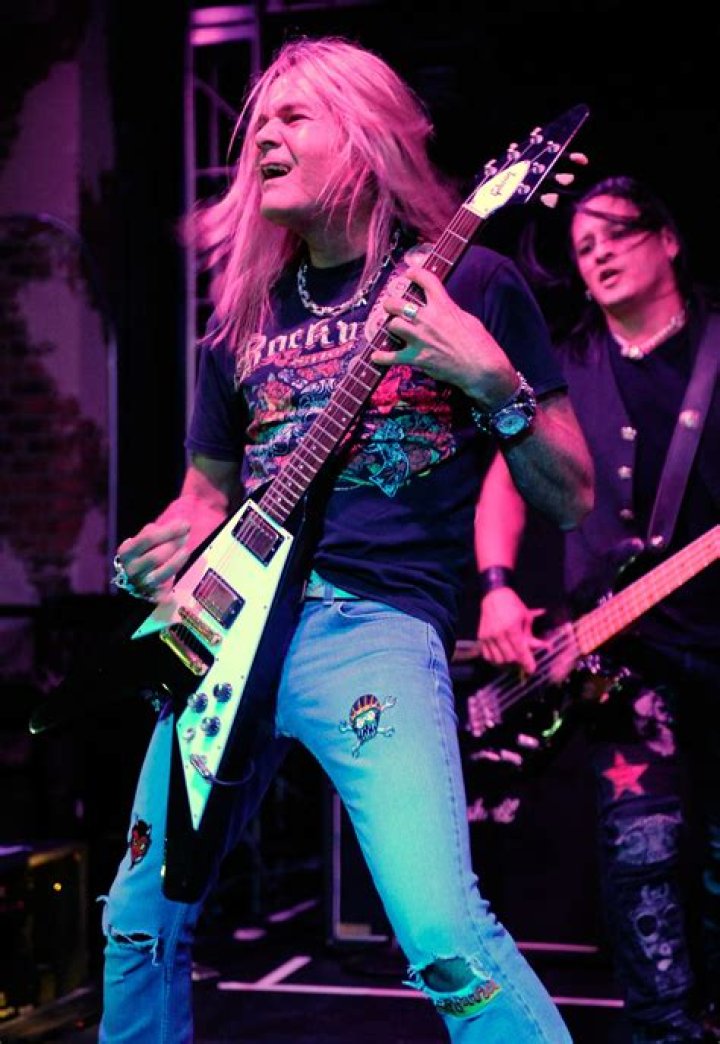 Carlos Cavazo Net Worth - Wiki, Age, Weight and Height, Relationships, Family, and More