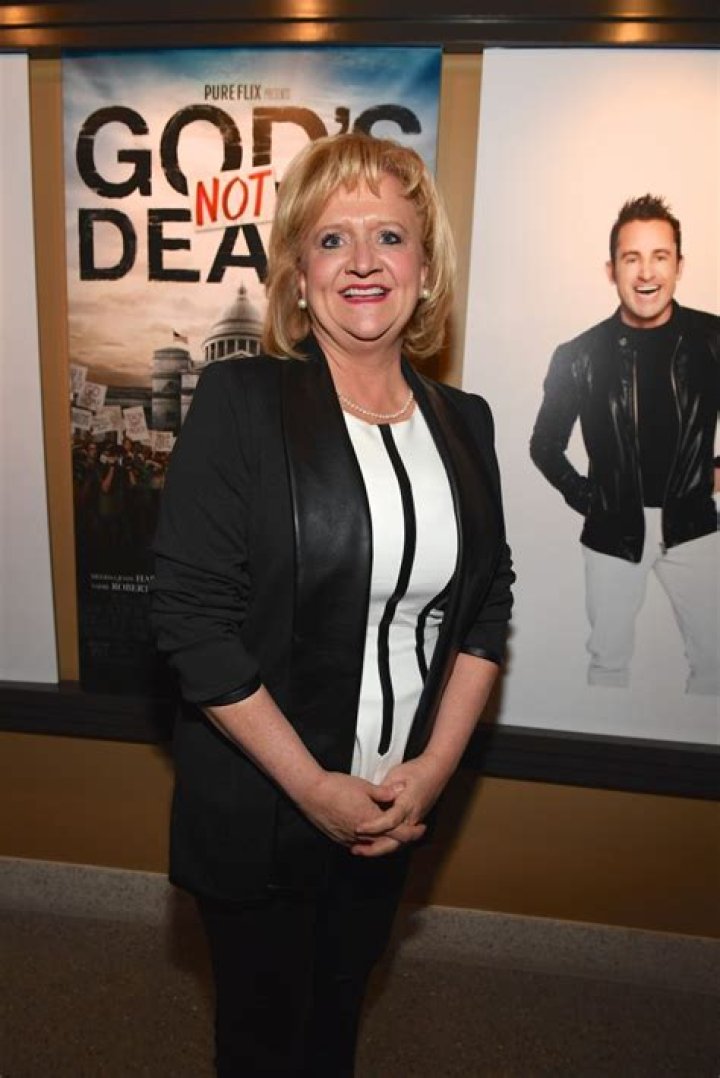 Chonda Pierce Net Worth - Wiki, Age, Weight and Height, Relationships, Family, and More