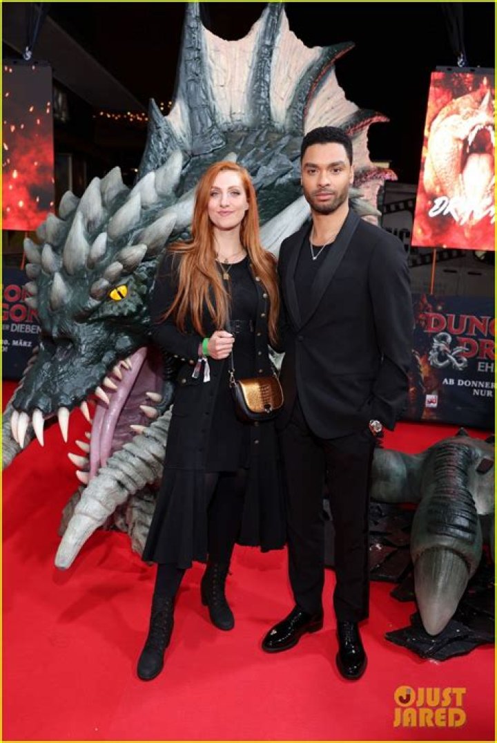 Chris Pine wore a jaunty neckerchief to the Paris ‘Dungeons & Dragons’ premiere