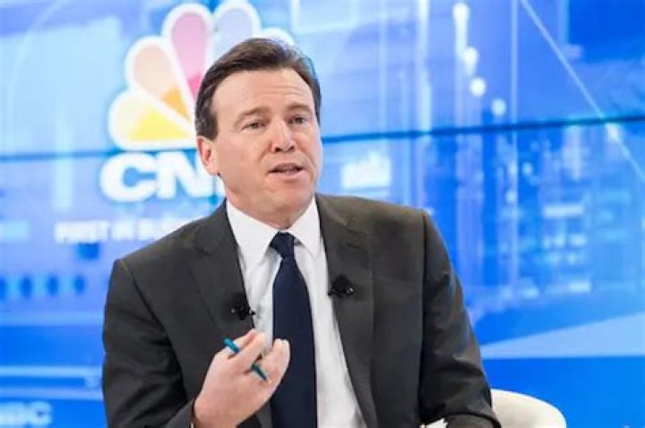 CNBC Presenter, Geoff Cutmore is Living Mysterious Life with $2 Million Net Worth