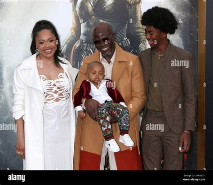 Djimon Hounsou Height - CelebsHeight.org