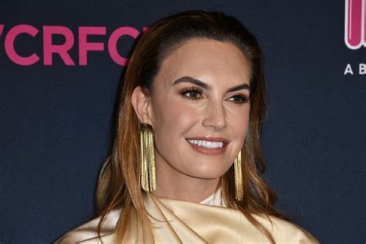 Elizabeth Chambers reveals that she & Armie Hammer were in therapy for years