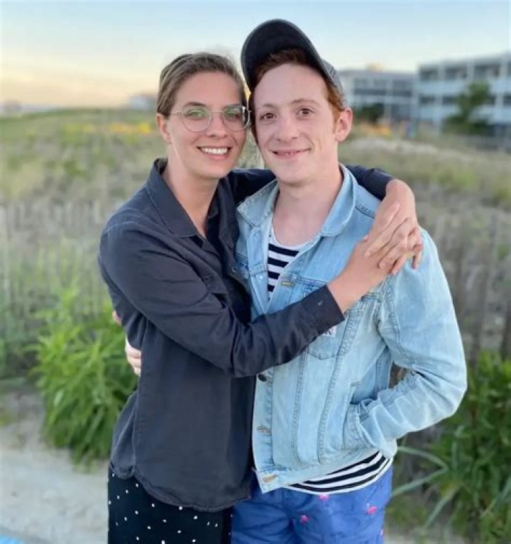 Ethan Slater & Lilly Jay had double-dates in the UK with Ariana Grande & Dalton