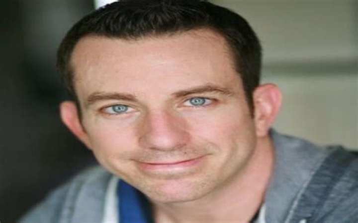 Glance At The Life Of Jamie Lissow