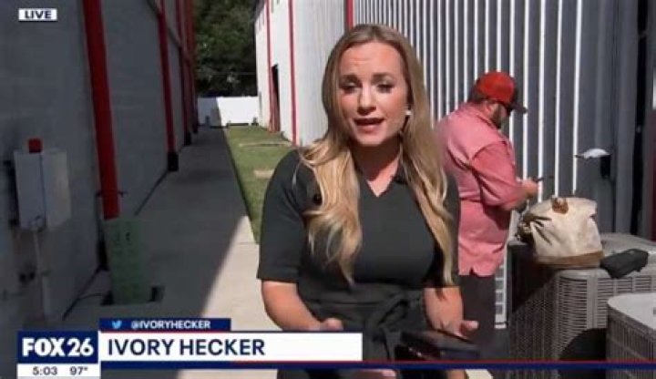Is Fox 26 News Reporter, Ivory Hecker Married? Who Is Her Husband? Explore Her Age, Height & Body Measurements