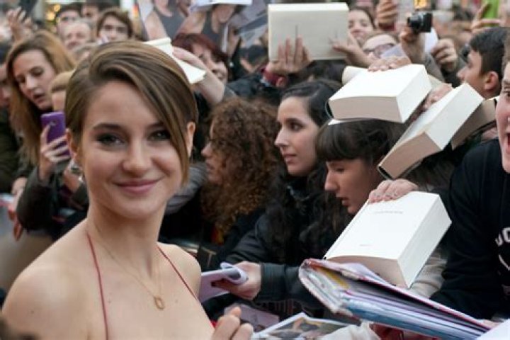 Is Shailene Woodley’s ‘offensive smell’ upsetting her stylist & designers?