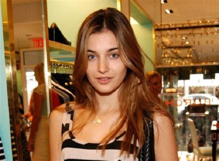 Is the French model Alizee Guinochet a married woman?