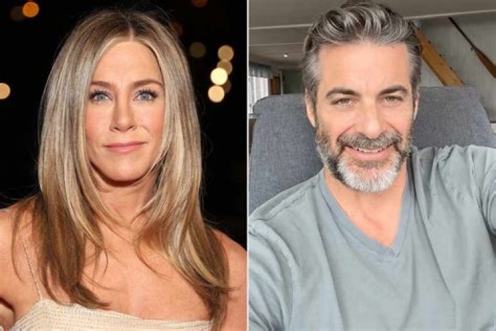 Jennifer Aniston’s romance with single (?) dad Christopher Gartin heats up