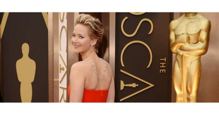 Jennifer Lawrence fell at the Oscars because she was thinking about cake?