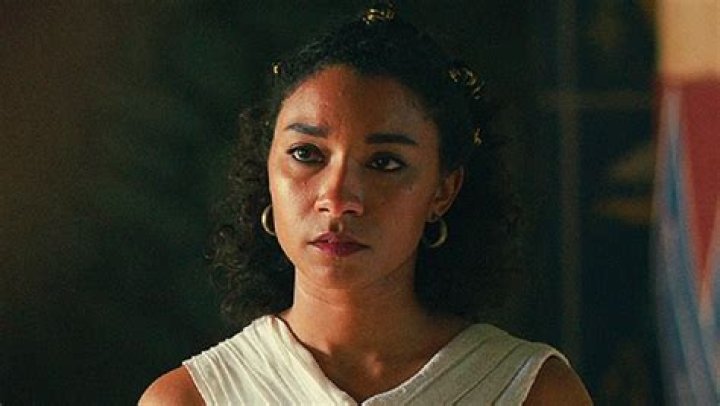 Joan Collins Wig Or Natural Hair: Hairstyle And Transformation Through Years