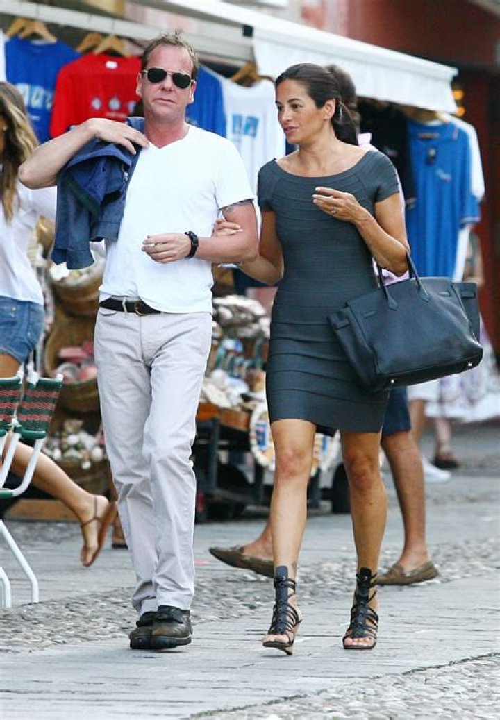 Kiefer Sutherland’s pals worry he’ll go off the rails, post-split