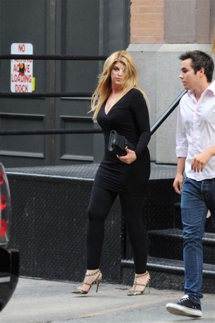Kirstie Alley took up smoking again to keep her “size 4” figure