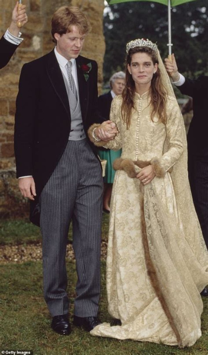 Lady Kitty Spencer’s father didn’t go to her wedding because of a ‘shoulder injury’