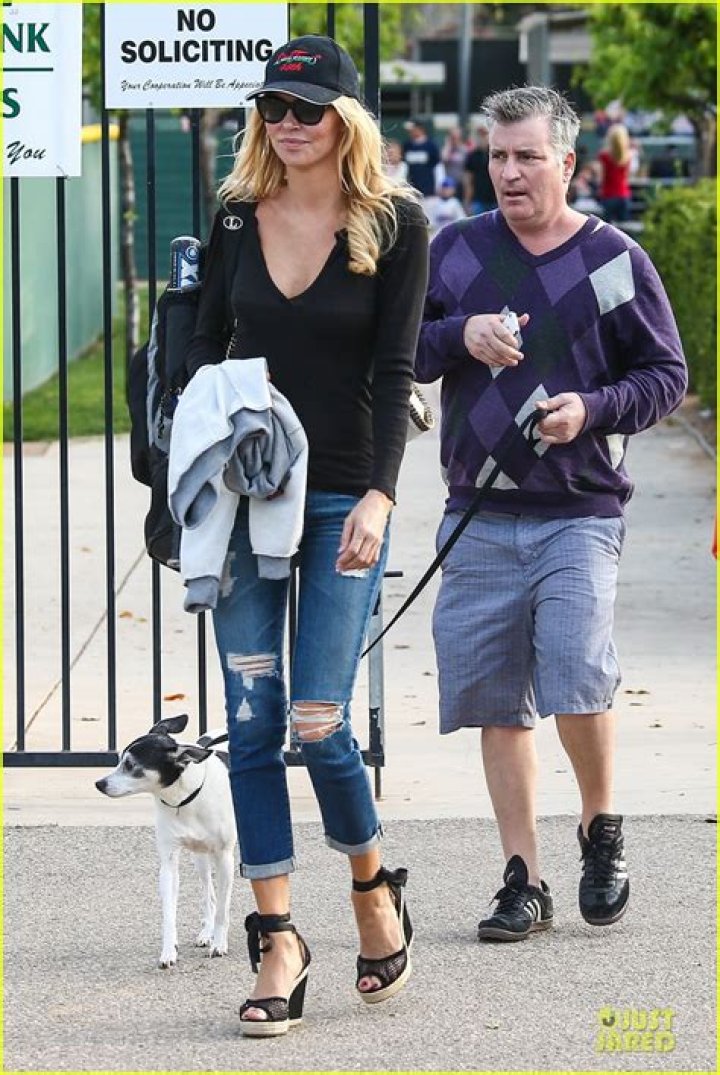 LeAnn Rimes makes an appearance at a charity event in LA, wears fug wedges