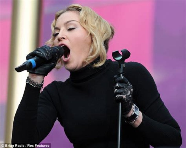 Madonna shows off her new (puffy) face at the ‘Sound of Change’ concert: tragic?