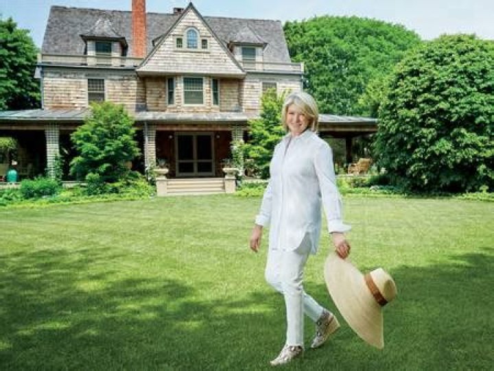 Martha Stewart Bio, Net Worth, Salary, Marriage, Husband, Kids, Career