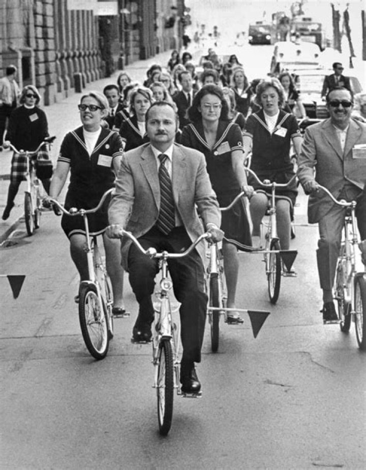 Maurice Strong Net Worth - Wiki, Age, Weight and Height, Relationships, Family, and More