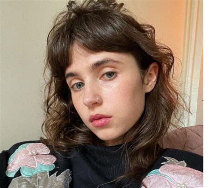 Meet Clairo Parents: Father Geoff Mother Allie And Siblings