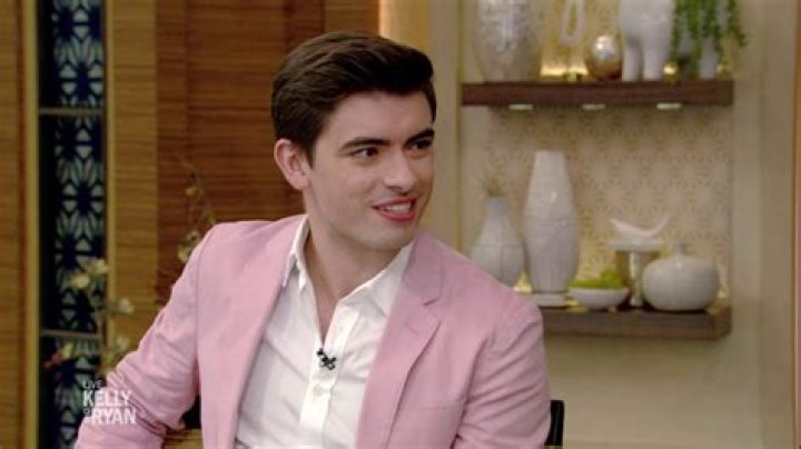 Michael Consuelos (Kelly Ripa's Son) Wiki, Age, Gay, College, Net Worth