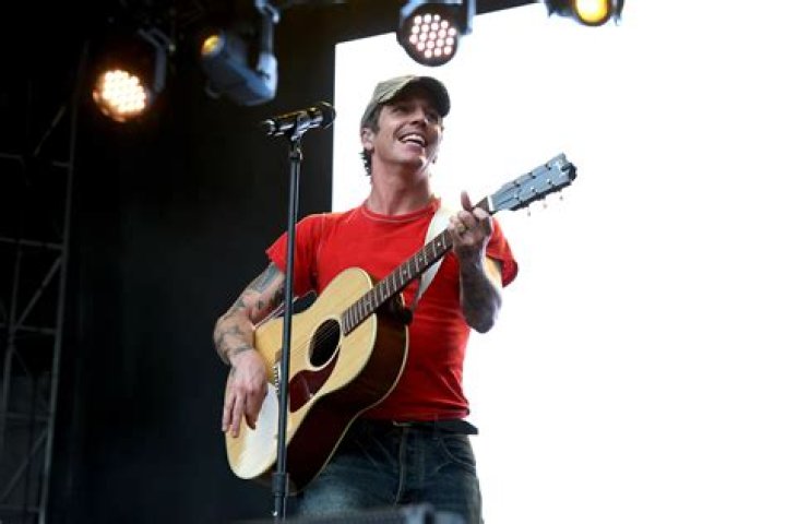 	Miley Cyrus: I’m a role model, not a parent	