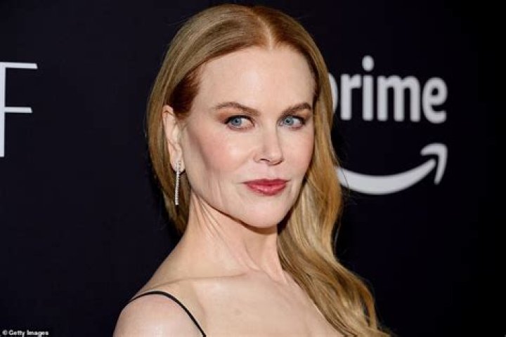 Nicole Kidman wore a loose blouse & now people think she’s pregnant