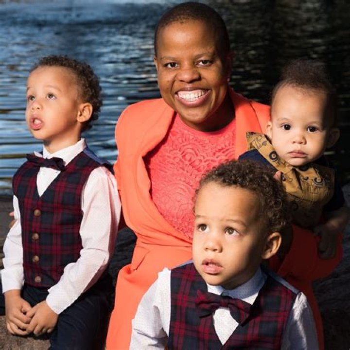 Nightline's Co-Anchor, Byron Pitts Is A Husband Of Lyne Pitts And Is A Father Of Five Children