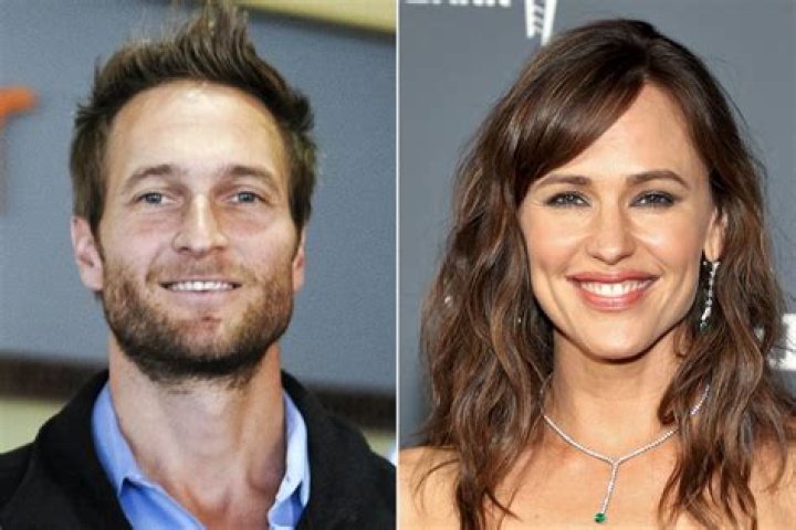 OK!: Jennifer Garner and John Miller are already married, they didn’t get a prenup