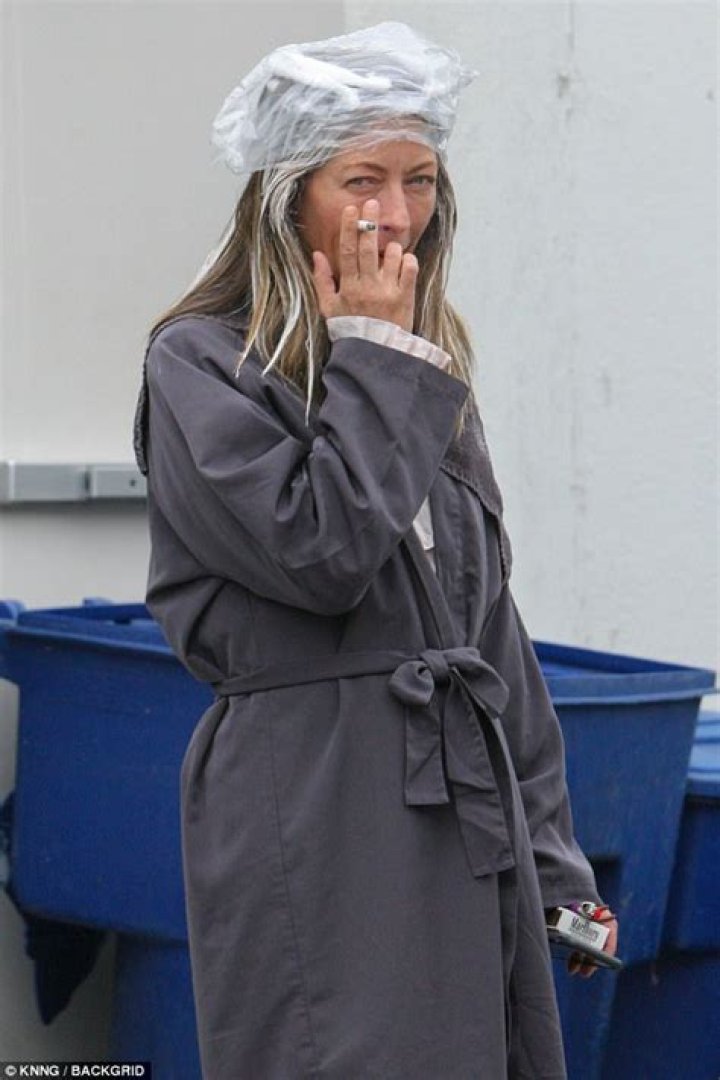 People mag confirms Rebecca Gayheart’s cigarette-smoking pregnancy