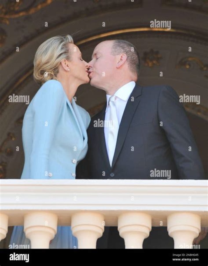 Prince Albert & Princess Charlene kiss for Monaco National Day: cute or gross?