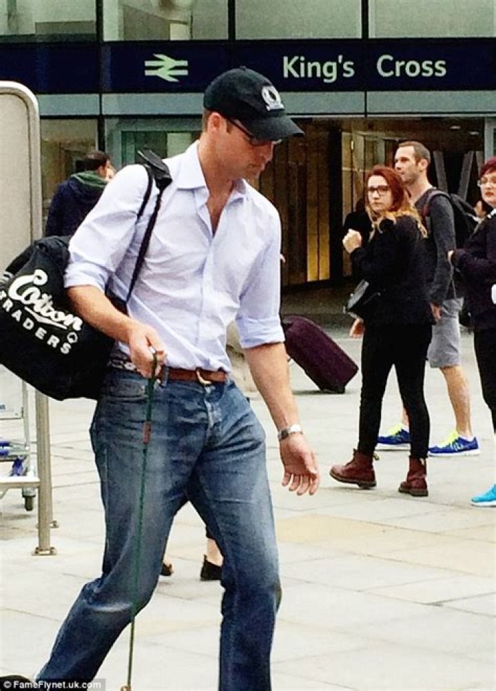 Prince William & Kate rode the train to London with Lupo & no Prince George