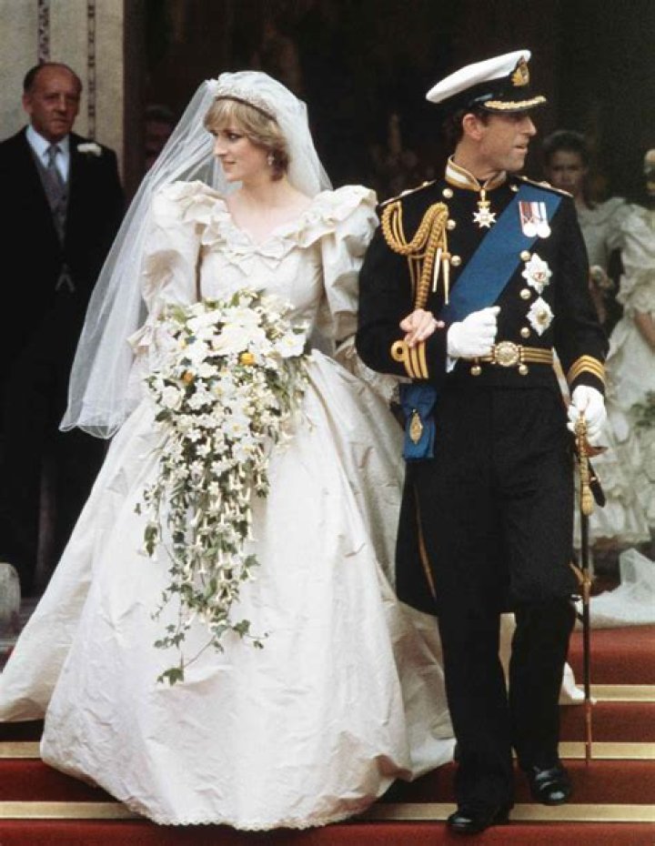 Princes William and Harry Set to Receive Princess Diana’s Royal Wedding Gown