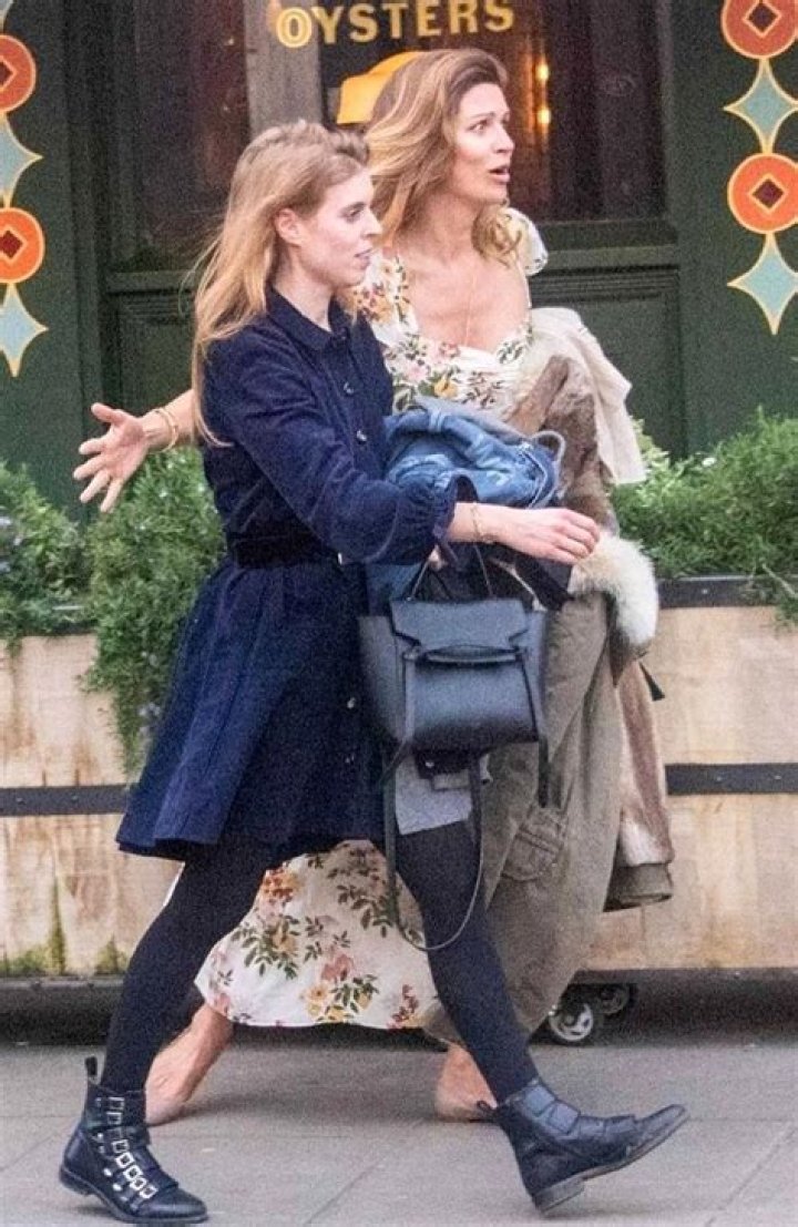 Princess Eugenie & Beatrice went to a Notting Hill pub with Piers Morgan