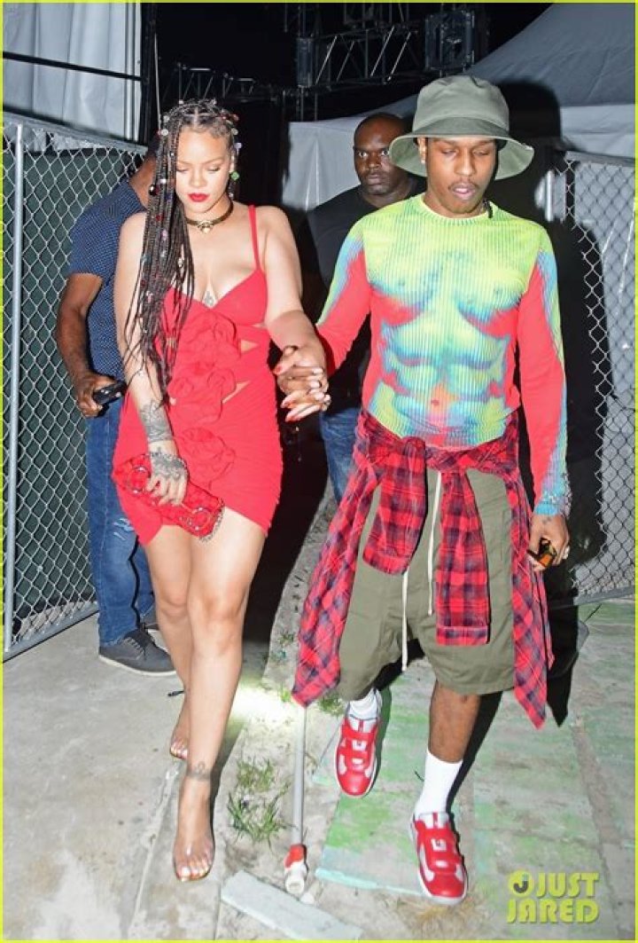 Rihanna & ASAP Rocky are together in Barbados, will she give birth there?