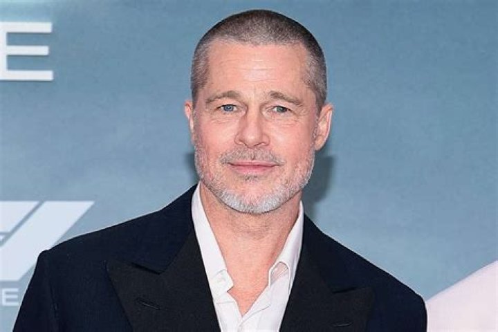 Robert Pattinson shows off his new buzzcut & ‘moon patch’ in Deauville