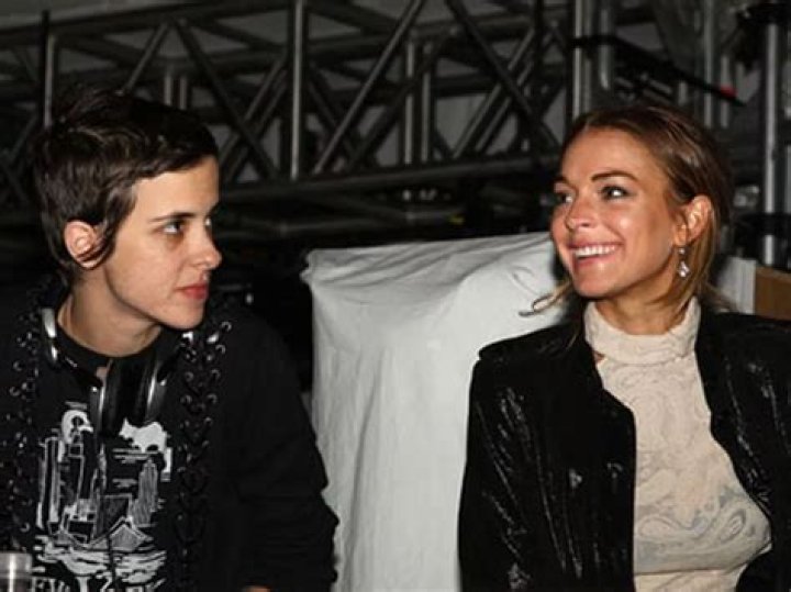 Samantha Ronson on Paris Hilton’s DJ career: “it insults people that work hard at it.”