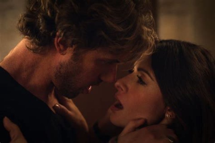 Sarah Shahi criticizes Sex/Life season 2 (and lack of Adam Demos scenes)