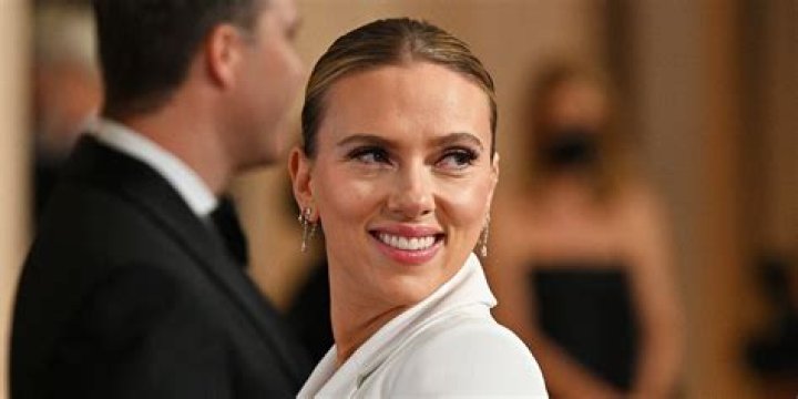 Scarlett Johansson Expecting First Child With Fiance Roman Dauriac
