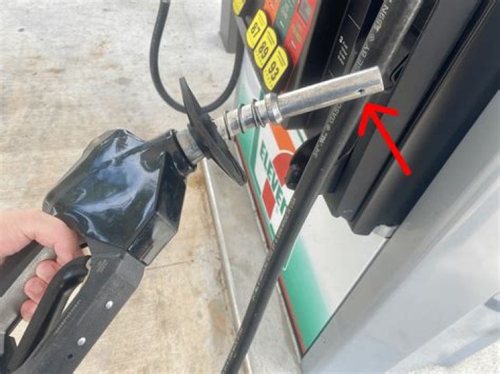 Selma Blair drove off with a gas pump nozzle still attached, it cost her $500