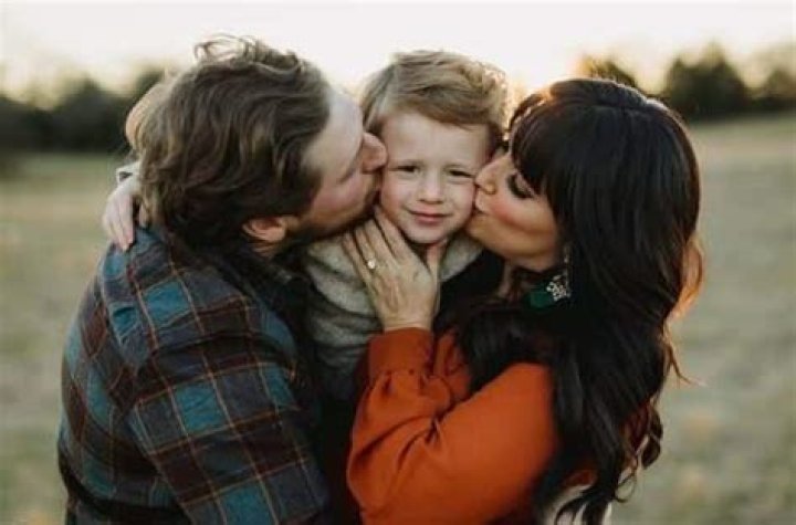 Singer, Rachel Potter and her husband, Zach Michael are expecting their second child.